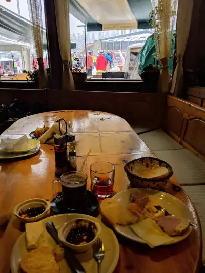 Lawina avalanche restaurant