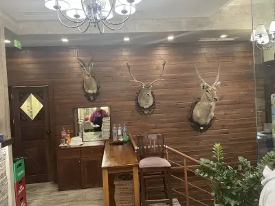 Ресторант "Пещерата" гара Лакатник
