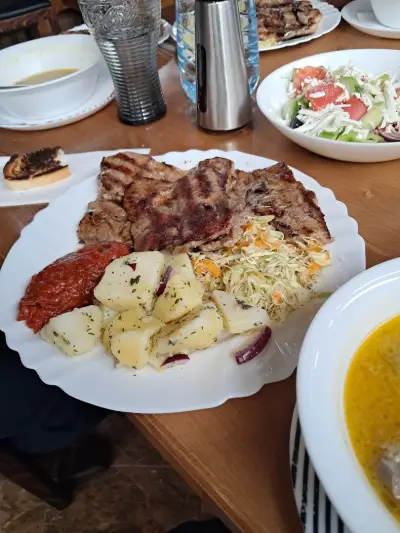 Ресторант Под Явора