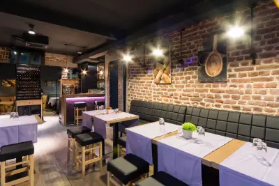 The Clock bar | food