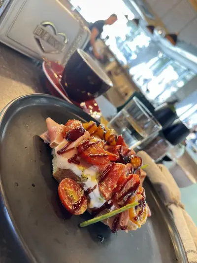MEET - Food & Social Place