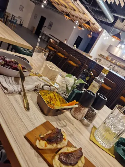 MEET - Food & Social Place