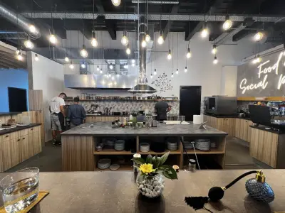 MEET - Food & Social Place