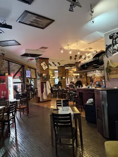 Queen's Pub Pirin Golf