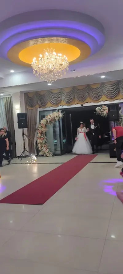 Сватбен салон "Йълдъз Сарая "