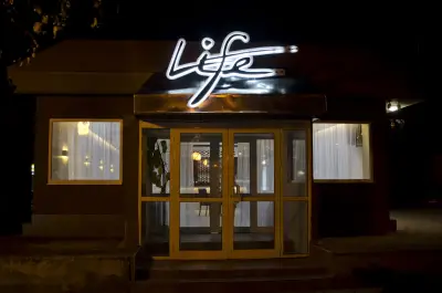 Life, Bar & Kitchen