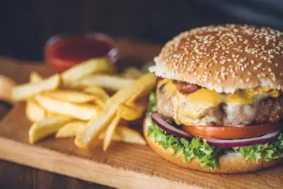 La Fama - Burgers & Shakes