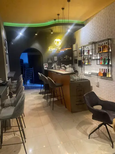 Papa Johnny café & bar