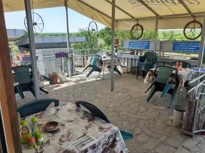 Снек - бар „Извора“ село Тракия