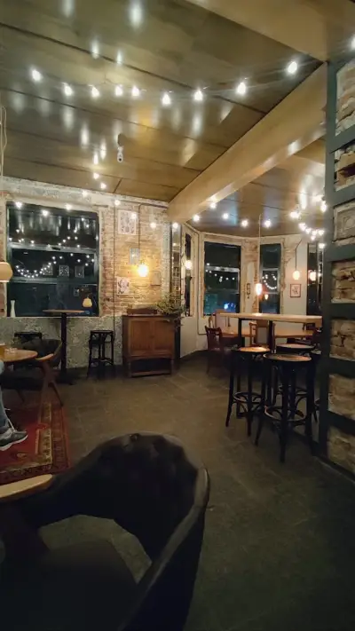 Gravity Ruin Bar