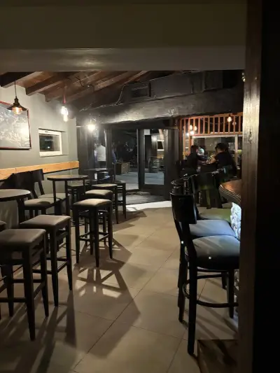 Lion's pub