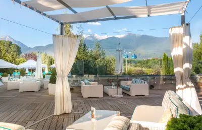 La Veranda Bar & Lounge