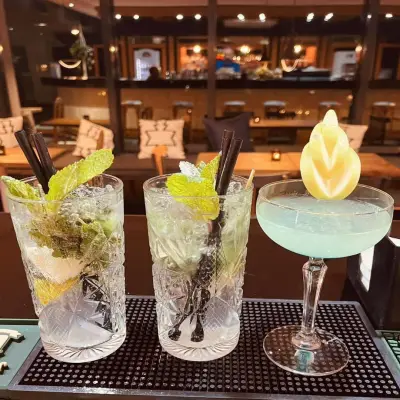 Alexandra Bar