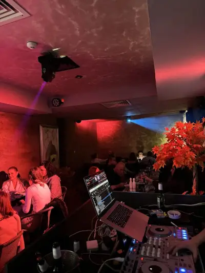 VIP ROOM