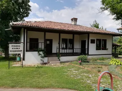 Родна къща музей Чудомир село Турия