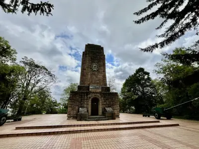 Паметник-костница (Пещера)