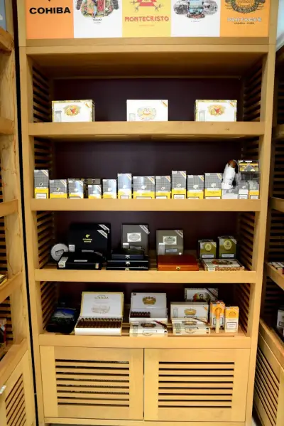 PREMIUM CIGARS & TOBACCO