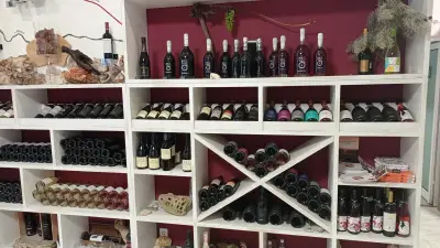 SAKAR wine shop & tasting room