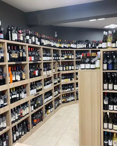CHAMPAGNE wine shop & bar