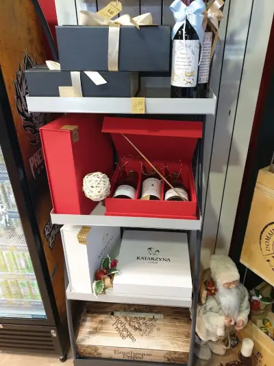 "SLICK" SHOP-whiskey,wine&tabacco
