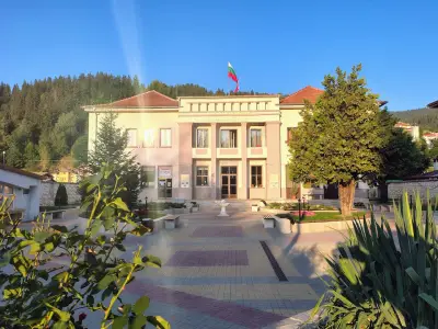Образцово Народно читалище "Родопска Искра 1880"