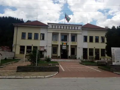 Образцово Народно читалище "Родопска Искра 1880"