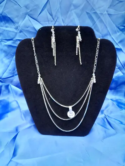 Tina's , Trinkets