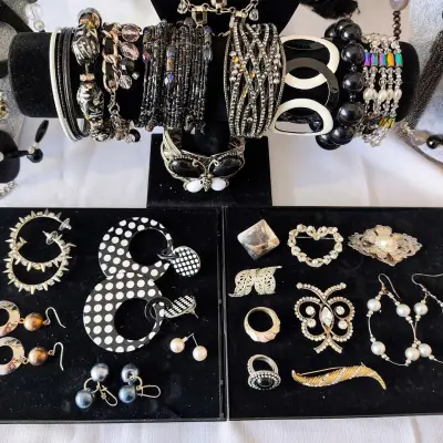 Vintage Jewelry Art Shop