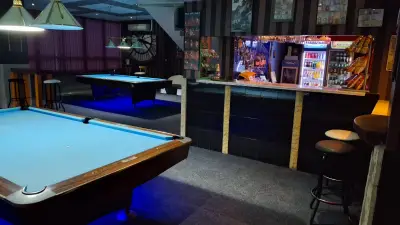 9 Ball Billiards Club