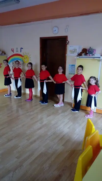 клуб за български народни танци "Луди, млади и игриви"