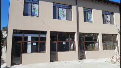 Спортна зала за масови и индивидуални тренировки и Канго Джъмпс