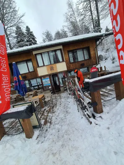 Finish Line Guest House And Food