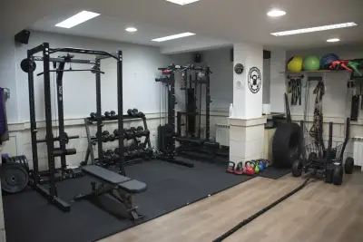 Спортна зала Lazarov Athletics