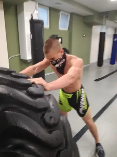 СПОРТЕН ЦЕНТЪР *СПАРТАК*