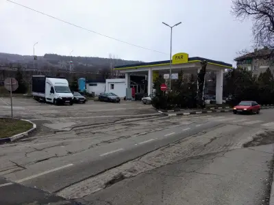 Бензиностанция Far Petroleum