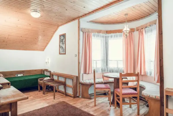 Фамилна стая с планински изглед