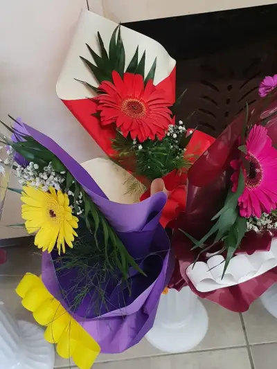 МАГАЗИН ЗА ЦВЕТЯ И АКСЕСОАРИ.....