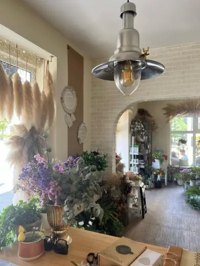 Damascena Flowers' Apartment