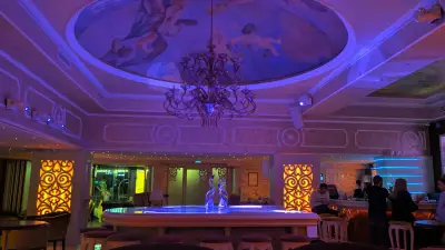 Lounge & Piano Bar