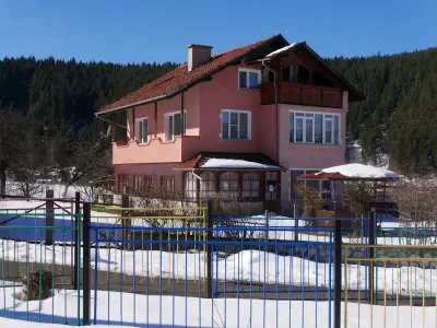 Boutique Hotel The White Pine - Хотел "Белия Бор"