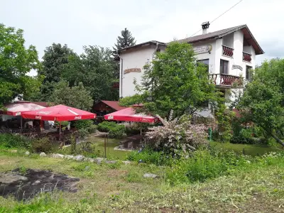 Веселата Къща за Гости