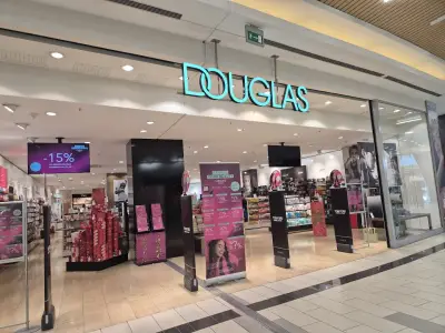 DOUGLAS 3 THE MALL