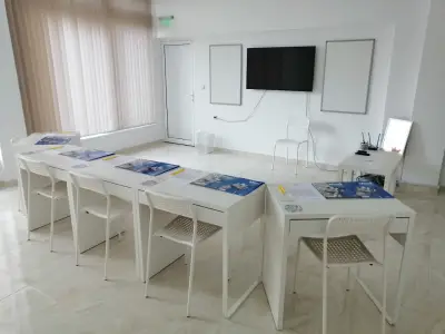 Учебен и арт център "Светулка"