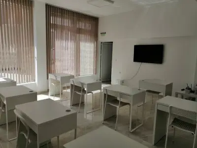 Учебен и арт център "Светулка"
