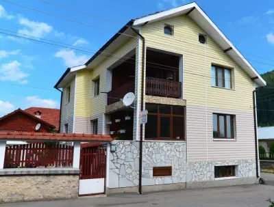 Съни Хаус Маджаре Къща за гости
